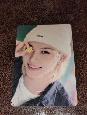 Felix Stray Kids Version B (or "Ver. B") photocard
